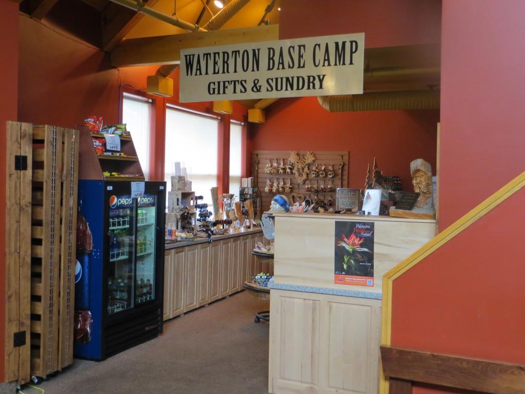 Waterton Lakes Lodge Resort Eksteriør bilde